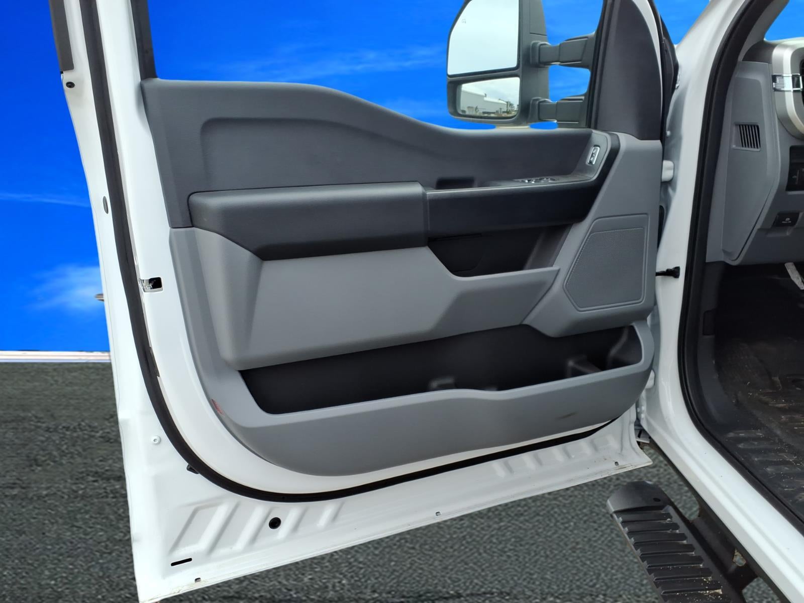 2025 Ford F-350 Super Duty XL