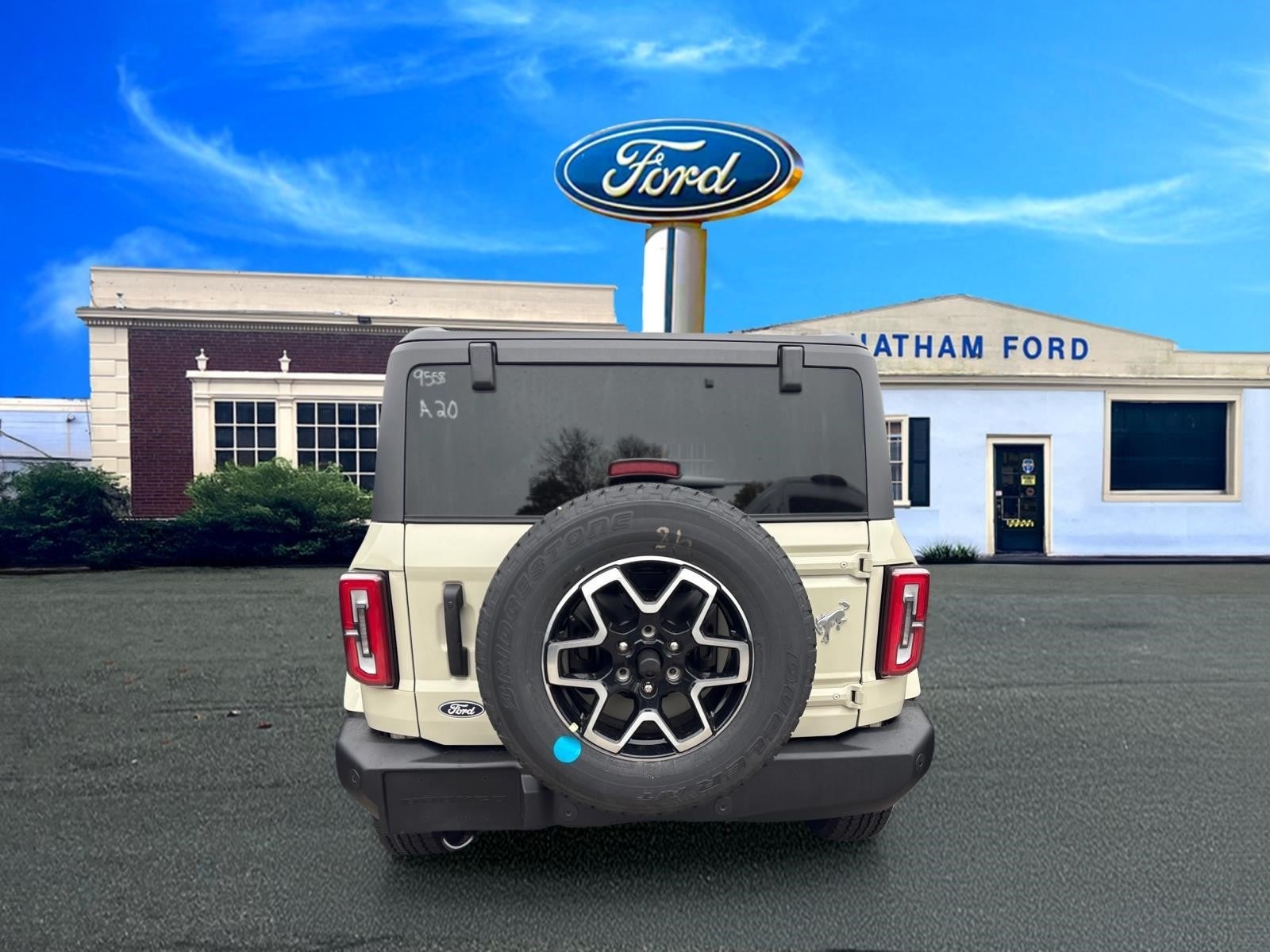 2026 Ford Bronco Outer Banks