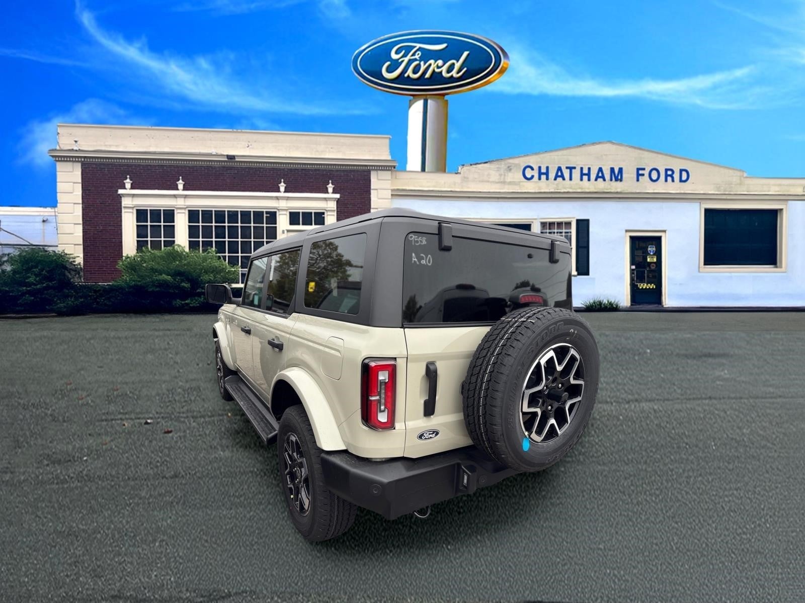 2026 Ford Bronco Outer Banks